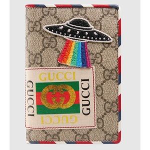 Authentic Gucci Courrier GG Supreme passport case